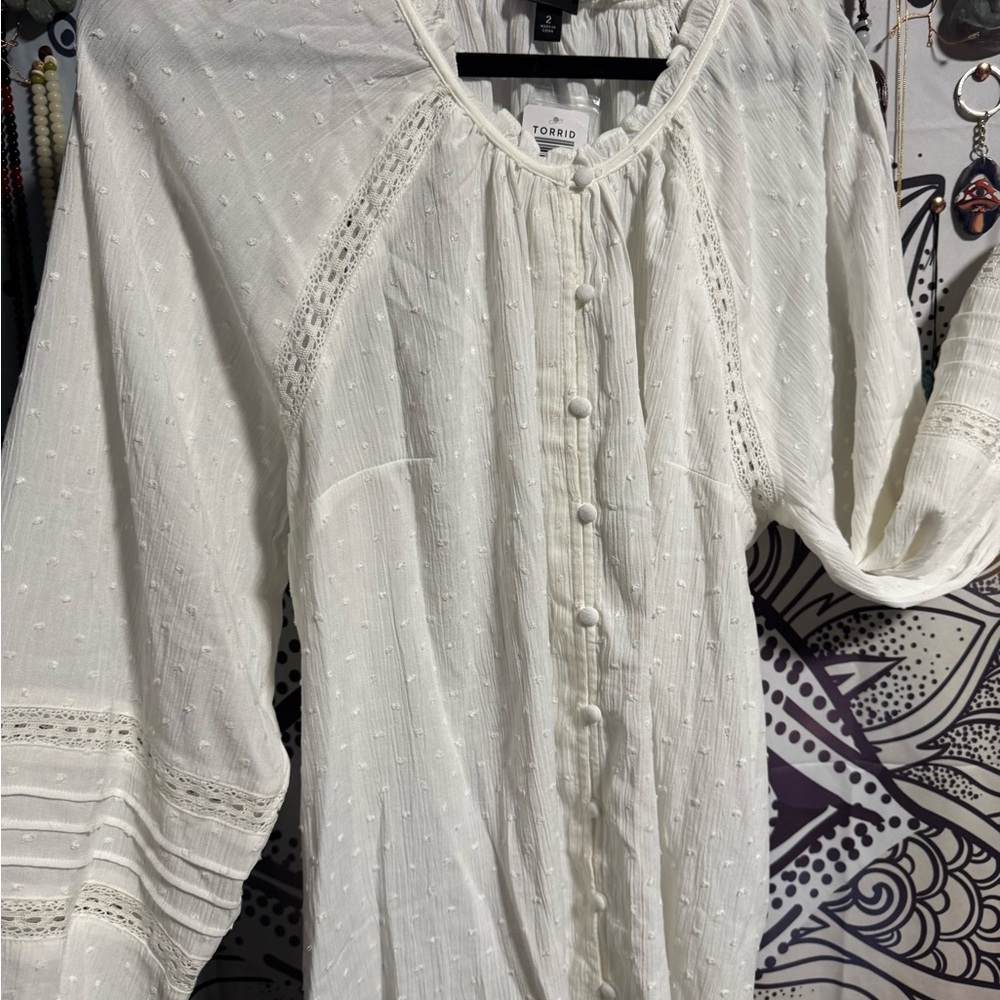 🥰Torrid Women's White Button-Down Top